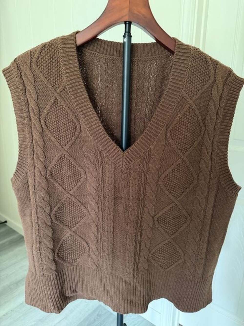 Women’s  Brown Cable Knit V-Neck Sweater Vest
